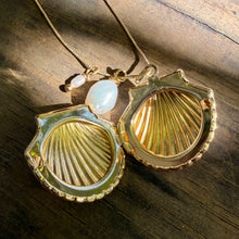 Load image into Gallery viewer, Shell Locket Necklace
